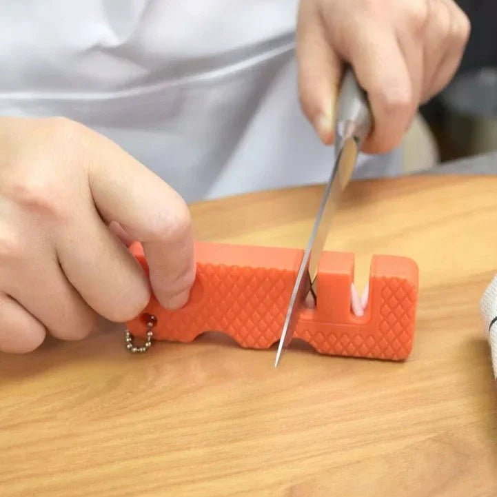 Aiguiseur de Couteaux - MiniOutdoorsKnifeSharpener™ - Orange - KingTrekking